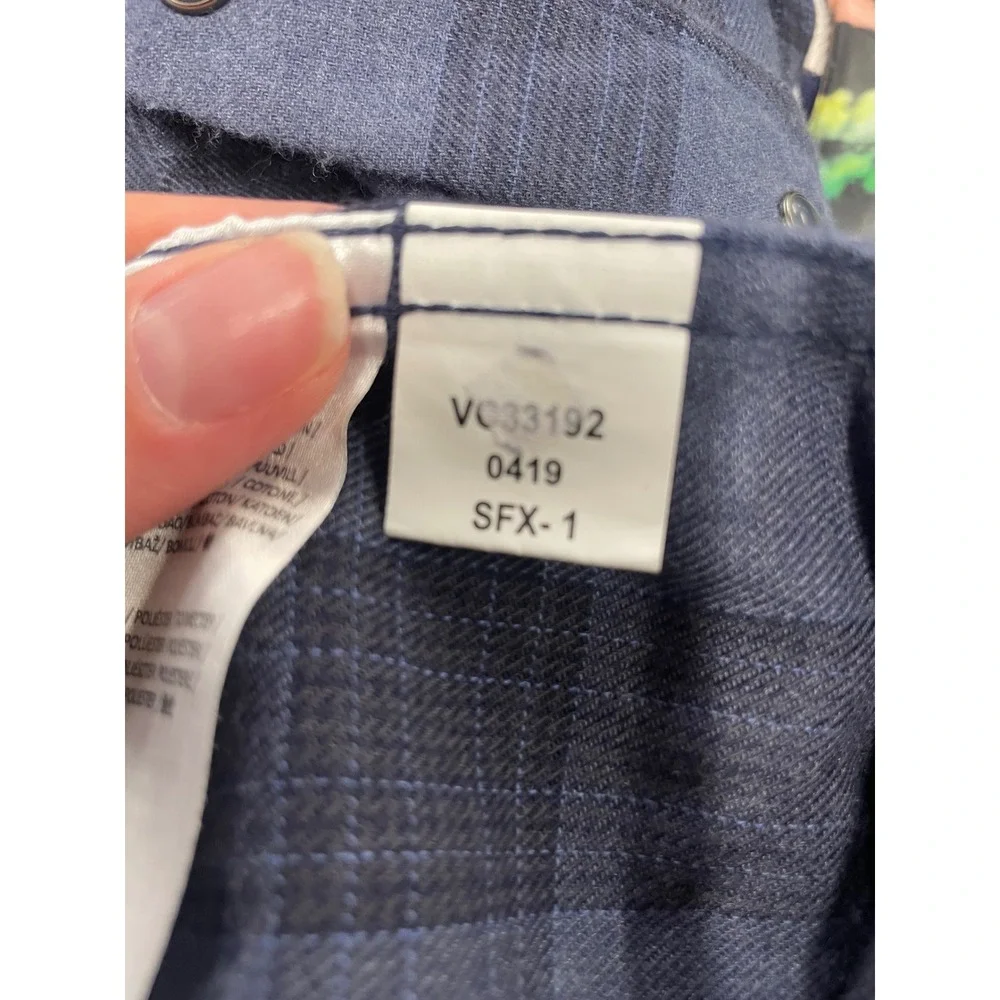 Pokemon Center Outdoors Pikachu Flannel Shirt Blue Black Plaid Mens Sm casual